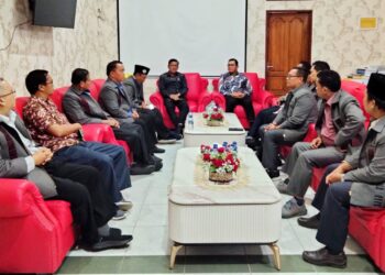 Pjs Bupati Toba, Dr. Agustinus Panjaitan menerima audiensi dari FKUB di Kantor Bupati Toba