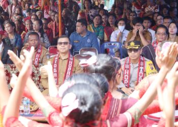 Pjs Bupati Toba, Dr. Agustinus Panjaitan hadiri peluncuran program Huta Pengawasan Partisipatif di Desa Sibuntuon