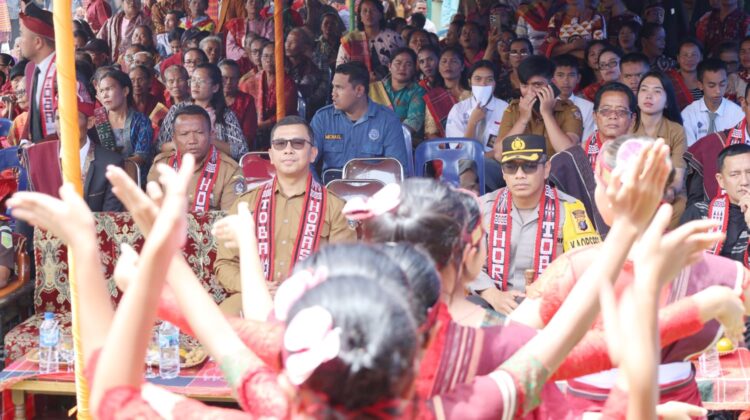 Pjs Bupati Toba, Dr. Agustinus Panjaitan hadiri peluncuran program Huta Pengawasan Partisipatif di Desa Sibuntuon