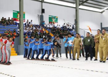 Pjs Wali Kota Siantar Drs Matheos Tan MM membuka Pertandingan Olahraga Tradisional Tingkat Pelajar