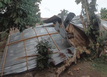 kondisi rumah permanen milik Ahmad Syahnur diterjang angin puting beliung.