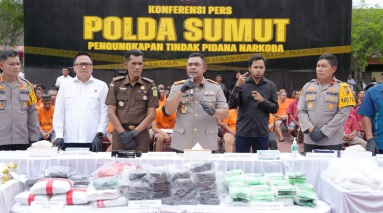 Kapolda Sumut Irjen Whisnu Hermawan Paparan hasil tangkapan narkoba. (Foto Ist)