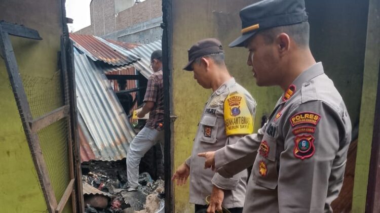 Kapolsek Siantar Timur IPTU Edy J.J. Manalu SH. MH saat pimpin olah TKP
