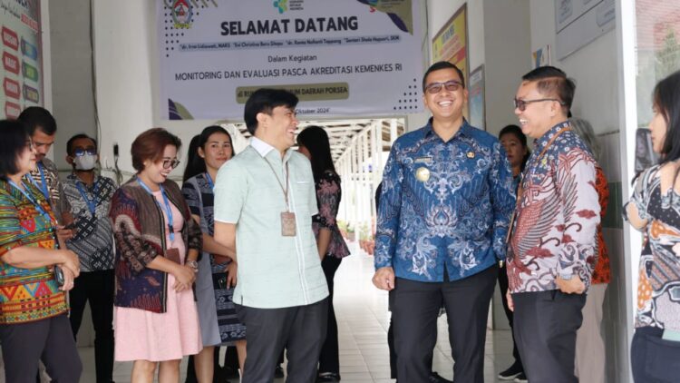 Pjs Bupati Toba, Dr. Agustinus Panjaitan, menyambangi RSUD Porsea