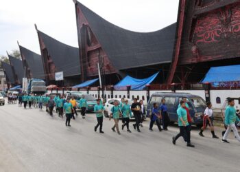 Ribuan Orang Semarakkan Toba Fun Walk di Balige