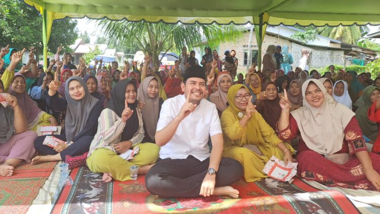 Calon Wakil Bupati Simalungun Nomor Urut 1, Dr. Azi Pratama Pangaribuan, SH., MH., bersama ratusan warga Nagori Purba Ganda