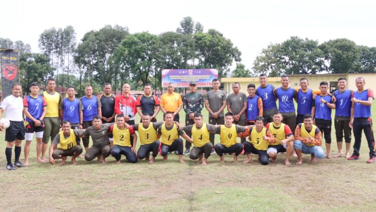 Wakapolres sianțar AKBP Ahmad Wahyudi mewakili Kapolres mengikuti olahraga bersama HUT Korps Brimob ke 79