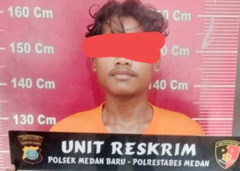 Pelaku curanmor yang diringkus personil Polsek Medan Baru. (Foto Ist)