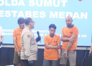 Kapolrestabes Medan Kombes Pol Gidion Arif Setyawan saat memberikan keterangan penangkapan selebgram asal Simalungun yang terlibat jaringan narkoba. (Foto Ist)
