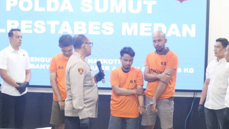 Kapolrestabes Medan Kombes Pol Gidion Arif Setyawan saat memberikan keterangan penangkapan selebgram asal Simalungun yang terlibat jaringan narkoba. (Foto Ist)