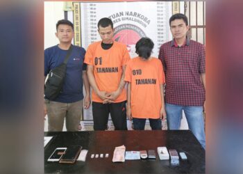 kedua pengedar narkoba, Salim Damanik dan Dian Saira beserta barang bukti