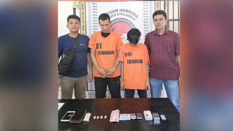 kedua pengedar narkoba, Salim Damanik dan Dian Saira beserta barang bukti