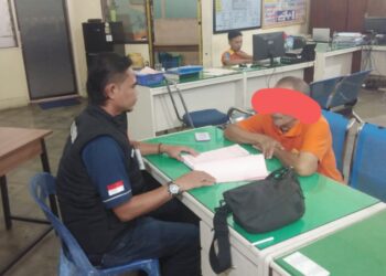 tersangka cabul Muhammad Soleh saat diserahkan ke Lapas Kelas IIA Pematangsiantar untuk di tahan