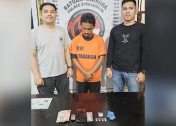 tersangka Dony Simanjuntak dan barang bukti