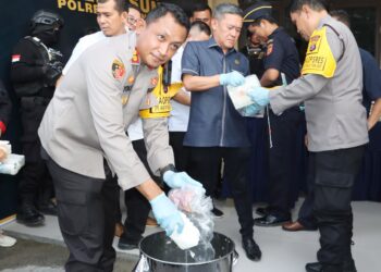 Kapolres Tanjungbalai AKBP Yon Edi Winara SH. SIK. MH pimpin pemusnahan barang bukti narkotika jenis Kokain, Ekstasi dan sabu