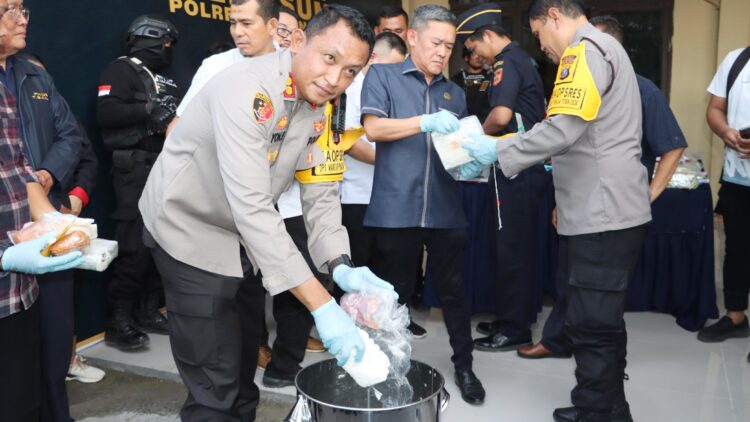 Kapolres Tanjungbalai AKBP Yon Edi Winara SH. SIK. MH pimpin pemusnahan barang bukti narkotika jenis Kokain, Ekstasi dan sabu