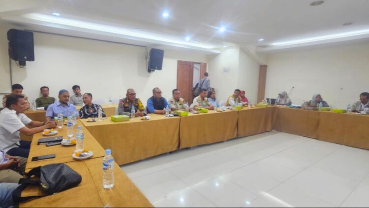 Kabag Ops AKP Ilham Harahap SH. MH menghadiri Rapat koordinasi (Rakor) Pembersihan Alat Peraga Kampanye (APK)