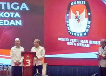 Paslon Walikota Medan nomor urut 3, Hidayatullah dan Yasyir Ridho Loebis. (Foto Romulo)