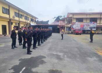Kabag Ops Polres Siantar AKP Ilham Harahap saat menyambut datangan 60 Personil BKO Sat Brimob Polda Sumut