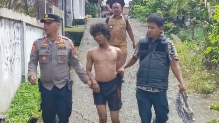 Kapolsek Medan Tuntungan, Iptu Eko Sanjaya amankan tersangka pengacaman. (Foto Ist)