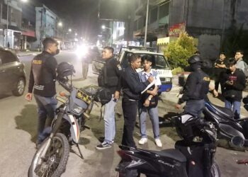 Personil Unit Gakkum saat olah TKP