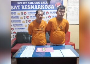 Kedua pengedar sabu, FS alias Ulong dan PP beserta barang bukti