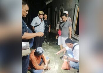 Tersangka SP dan barang bukti saat ditangkap dirumahnya