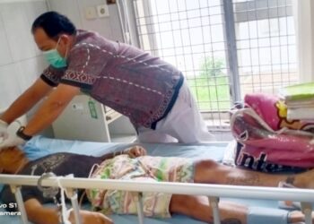 Jenajah Alexander Sinaga terduga pelaku curanmor saat diruangan Dahlia RSUD dr Djasamen Saragih Kota Sianțar.