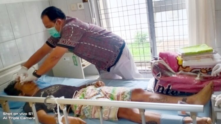 Jenajah Alexander Sinaga terduga pelaku curanmor saat diruangan Dahlia RSUD dr Djasamen Saragih Kota Sianțar.