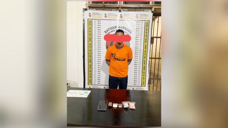 tersangka Rahdinal Muhdi alias Dinal dan barang bukti