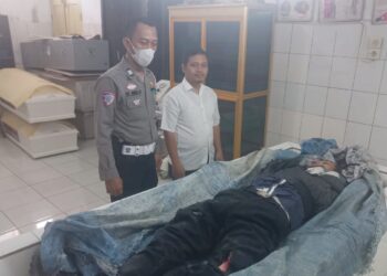 Jenajah sepedamotor Honda Vario BK 2403 TBE Budi Sutrisno diruangan jenajah RSUD dr Djasamen Saragih Kota Sianțar
