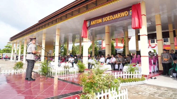 Kapolda Sumut Irjen Pol. Whisnu Hermawan Februanto meresmikan Joglo Anton Soedjarwo di Sekolah Polisi Negara (SPN) Hinai. (Foto Ist)
