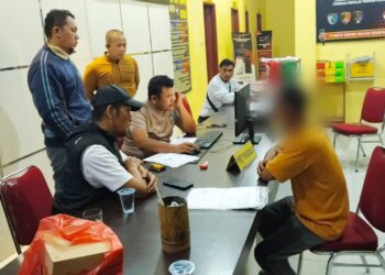 Polsek Tanah Jawa  menyerahkan terduga pelaku JPS ke SPKT Polres Simalungun 