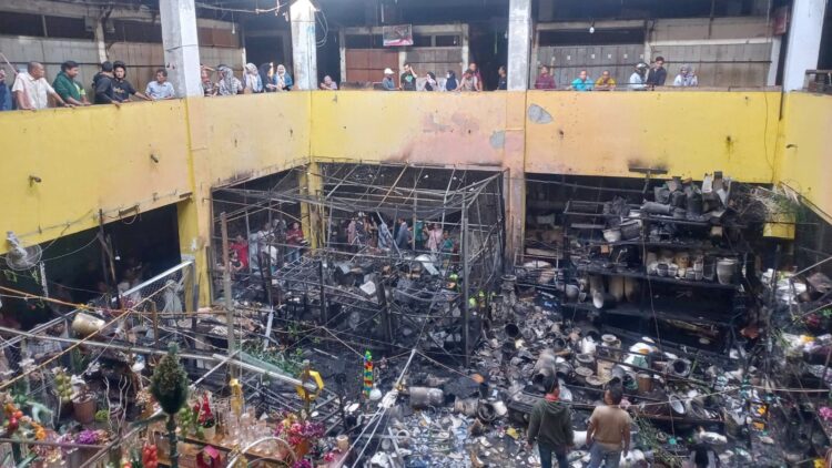 Kios Terbakar di Pusat Pasar Medan. (Foto Ist)