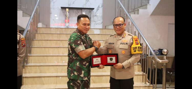 Kapolrestabes Medan Kombes Pol Gidion Arif Setyawan menerima kunjungan kerja Pangdam I/BB Mayjen TNI Rio Firdianto, di Mapolrestabes Medan. (Photo Ist)