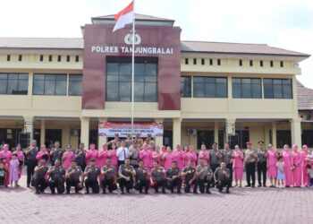 Kapolres Tanjung Balai AKBP Yon Edi Winara SH. SIK pimpin Upacara Kenaikan Pangkat 21 personil