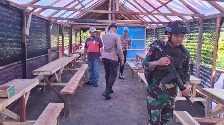 Polda Sumut bersama personil TNI dari Kodam I/BB menggerebek lima lokasi diduga menjadi sarang peredaran narkoba di Kabupaten Deli Serdang dan Langkat