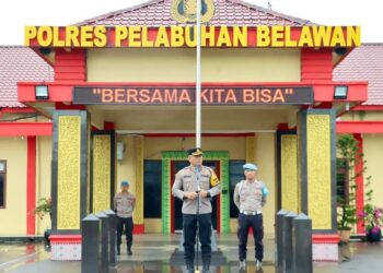 Wakapolres Pelabuhan Belawan Kompol Iwan Kurnianto saat pimpin apel