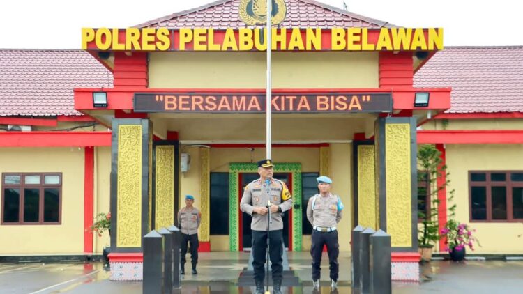 Wakapolres Pelabuhan Belawan Kompol Iwan Kurnianto saat pimpin apel