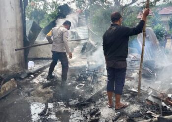 Satu Unit Rumah Semi Permanen di Sait Buttu Saribu Terbakar