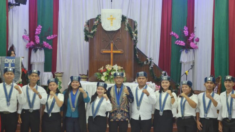 BPC GMKI Sianțar Simalungun photo bersama Ketua Umum GMKI Jefri Edi Irawan Gultom dan Sekretaris Fungsi Kerohanian Juwita Panjaitan usai dilantik