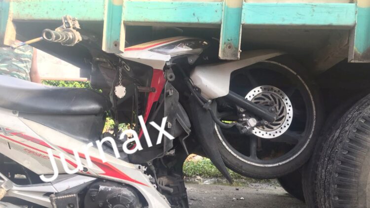 Kedua kendaraan saat masih di TKP