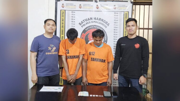kedua pelaku, Ali Bunda Sinaga (41) dan Rusdi beserta barang bukti sudah diamankan di Sat Resnarkoba Polres Simalungun