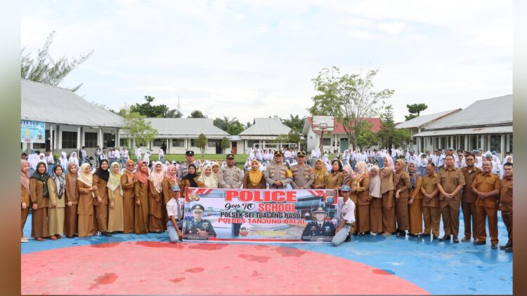 Kapolres Tanjung Balai AKBP Yon Edi Winara SH. SIK. MH melaksanakan kegiatan Police Goes To School di Sekolah SMA 5