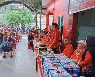Ketua DPC PDI Perjuangan Kota Tebing Tinggi, H. Iman Irdian Saragih SE menyampaikan kata sambutannya