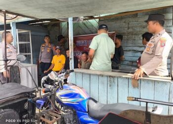 Kapolsek Teluk Nibung, AKP Rinaldi SH, MH melaksanakan kegiatan Jumat Curhat Kamtibmas kepada warganya