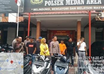 Kapolsek Medan Area, Kompol Hendrik Aritonang saat paparan kasus penipuan dan pengelapan sepeda motor.  (Foto Ist)