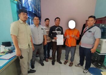Pihak Lapas TBA saat serahkan seorang wargabinaan dan barang bukti kepada pihak Sat Resnarkoba Polres Tanjung Balai