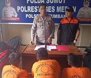 Kapolsek Patumbak, Kompol Faidir saat paparan penangkapan pelaku curanmor. (Foto Ist)
