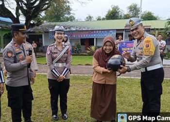 Kepala Satuan Lalu Lintas (Kasat Lantas) Polres Simalungun AKP Jonni Sinaga, S.H dan Kapolsek Serbelawan Iptu Gunawan Sembiring, S.H pimpin pelaksanaan sosialisasi tertib berlalu lintas